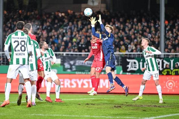 22 11 2024, Football, 2 Bundesliga, Matchday 13 Season 2024 2025, Preußen Münster 1 FC Köln, Mathias Olesen 1 FC Köln , Goalkeeper Johannes Schenk Preußen Münster xRHR PHOTO TKx Copyright: RHR-FOTOx RHR-FOTO TK