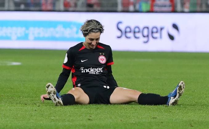 Sara Doorsoun disappointed after duel Disappointment Sport Football Soccer Women Women DFB Pokal Round of 16 Season 2024 2025 22 11 2024 1 FC Union Berlin vs SG Eintracht Frankfurt SGE DFL regulations prohibit any use of photographs as image sequences and or quasi video