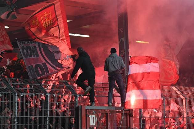 Soccer 2 Bundesliga 13 Matchday SC Preußen Münster 1 FC Köln on 22 11 2024 at the Preußenstadion in Münster Cologne fans ignite Bengalos Pyro Pyrotechnics Flares Smoke bombs in the fan block DFL regulations prohibit any use of photographs as image sequences and or quasi video xRx