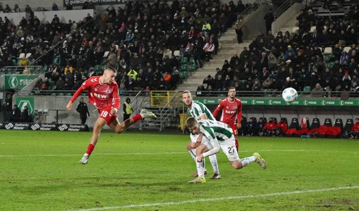 Tim Lemperle 1 FC Koeln , left , scores the goal with this header to 0 1 22 11 2024, Soccer 2 Bundesliga, Matchday 13, Season 2024 2025 Preußen Münster 1 FC Köln Muenster Preussenstadion Nordrhein Westfalen Germany Team2