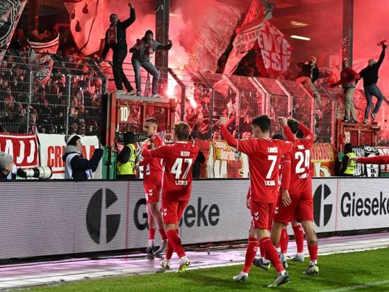 Tim Lemperle 1 FC Koeln celebrates after scoring his team™s first goal with teammates during the 2 Bundesliga match between Preußen Münster and 1 FC Köln at Preußenstadion on November 22, 2024 in Münster, Germany Germany Photo by Ralf Treese DeFodi Images Tim Lemperle 1 FC Koeln celebrates after scoring his team™s first goal with teammates during the 2 Bundesliga match between Preußen Münster and 1 FC Köln at Preußenstadion on November 22, 2024 in Münster, Germany Photo by Ralf Treese DeFodi Images DFB DFL REGULATIONS PROHIBIT ANY USE OF PHOTOGRAPHS AS IMAGE SEQUENCES AND OR QUASI VIDEO Defodi 521 SCPKOE20241122 037 Defodi-521 not used in POL SRB CRO FRA GBR NED ITA USA DFB DFL REGULATIONS PROHIBIT ANY USE OF PHOTOGRAPHS AS IMAGE SEQUENCES AND OR QUASI-VIDEO.
