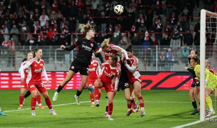 Tanja Pawollek scores the goal with a header to make it 0 1 duel Match scene Action Sport Football Soccer Women Women DFB Cup Round of 16 Season 2024 2025 22 11 2024 1 FC Union Berlin vs SG Eintracht Frankfurt SGE DFL regulations prohibit any use of photographs as image sequences and or quasi video