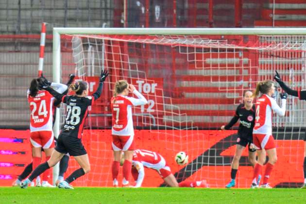 GER, Berlin, Football, Women, DFB Cup Round of 16, 1 FC Union Berlin vs Eintracht Frankfurt Bundesliga, Football, DFB, Season 2024 2025, Alte Foersterei, in the picture v l Goal to 0 1, Goal, Goal, Cheering, Goal celebration, Joy, Enthusiasm, celebrates, DFB DFL REGULATIONS PROHIBIT ANY USE OF PHOTOGRAPHS AS IMAGE SEQUENCES AND OR QUASI VIDEO, 22 11 2024, Copyright: HMBxMedia UwexKoch