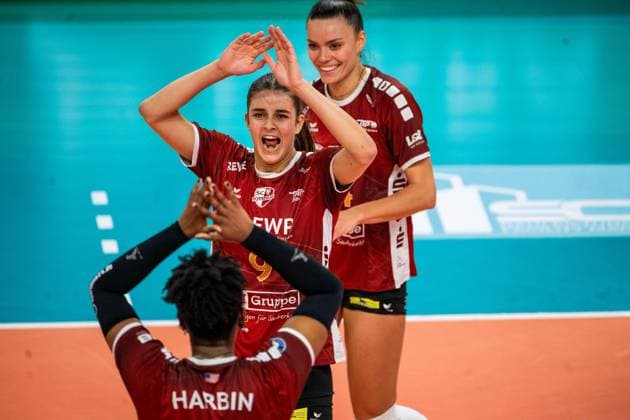 22 11 2024, Volleyball, Women, DVV Cup, Season 2024 2025, SC Potsdam Allianz MTV Stuttgart In the picture from l Danielle Harbin SC Potsdam ,Anna Koulberg SC Potsdam Potsdam MBS Arena Potsdam Brandenburg Germany
