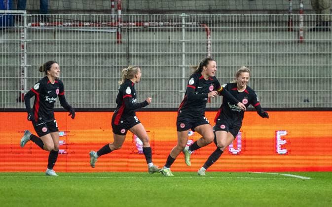 Soccer, Women, Season 2024 2025, DFB Cup round of 16 , 1 FC Union Berlin Eintracht Frankfurt, f l Barbara Dunst Eintracht Frankfurt , Elisa Senß Eintracht Frankfurt , Tanja Pawollek Eintracht Frankfurt , Nina Lührßen Eintracht Frankfurt , Celebration after goal to 0 1, 22 11 2024, Copyright: xMatthiasxKochx