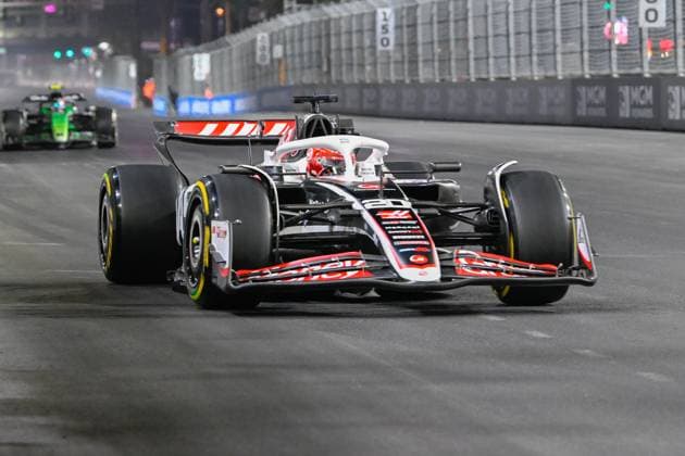 LAS VEGAS, NV - NOVEMBER 21: MoneyGram HAAS F1 Team driver Kevin Magnussen (20) of Denmark enters turn 14 during free practice 2 of the Formula 1 Heineken Las Vegas Grand Prix on November 21, 2024, at the Las Vegas Street Circuit in Las Vegas, Nevada. (Photo by Ken Murray Icon Sportswire) AUTO: NOV 21 F1 Heineken Silver Las Vegas Grand Prix EDITORIAL USE ONLY Icon241121135