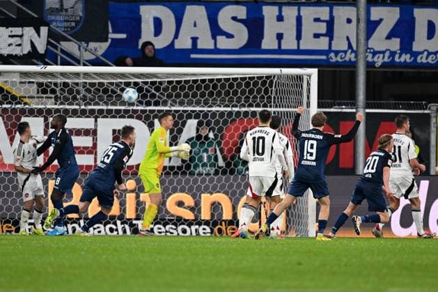 Paderborn, Home Deluxe Arena, 22 11 24, GER, Herren, 2 Bundesliga, Saison 2024 2025, SC Paderborn 07 1 FC Nuernberg Bild Calvin BRACKELMANN Paderborn macht das Tor zum 3 2 Only for editorial use DFL regulations prohibit any use of photographs as image sequences and or quasi video NRW Germany