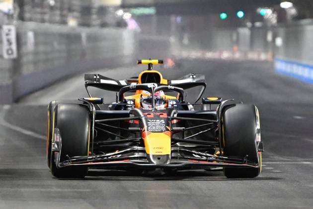 LAS VEGAS, NV - NOVEMBER 21: Oracle Red Bull Racing driver Sergio Perez (11) of Mexico races down Las Vegas Blvd during free practice 2 of the Formula 1 Heineken Las Vegas Grand Prix on November 21, 2024, at the Las Vegas Street Circuit in Las Vegas, Nevada. (Photo by Ken Murray Icon Sportswire) AUTO: NOV 21 F1 Heineken Silver Las Vegas Grand Prix EDITORIAL USE ONLY Icon241121219