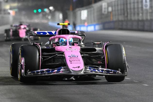 LAS VEGAS, NV - NOVEMBER 21: BWT Alpine F1 Team driver Pierre Gasly (10) of France races down Las Vegas Blvd during free practice 2 of the Formula 1 Heineken Las Vegas Grand Prix on November 21, 2024, at the Las Vegas Street Circuit in Las Vegas, Nevada. (Photo by Ken Murray Icon Sportswire) AUTO: NOV 21 F1 Heineken Silver Las Vegas Grand Prix EDITORIAL USE ONLY Icon241121235