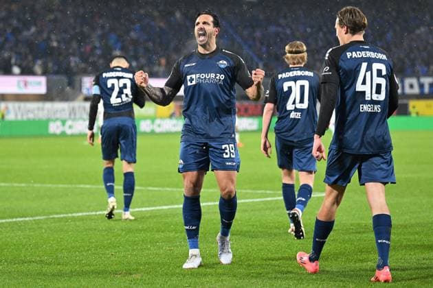 Paderborn, Home Deluxe Arena, 22 11 24, GER, Herren, 2 Bundesliga, Saison 2024 2025, SC Paderborn 07 1 FC Nuernberg Bild Adriano GRIMALDI Paderborn jubilates after his goal for 1 0 Only for editorial use DFL regulations prohibit any use of photographs as image sequences and or quasi video NRW Germany