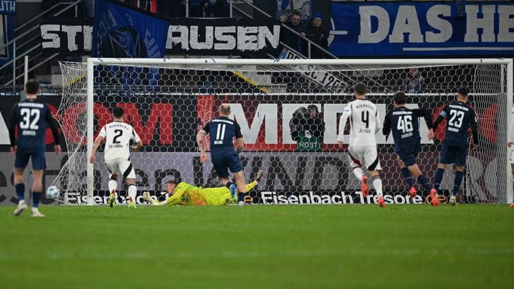 Paderborn, Home Deluxe Arena, 22 11 24, GER, Herren, 2 Bundesliga, Saison 2024 2025, SC Paderborn 07 1 FC Nuernberg Bild Raphael OBERMAIR Paderborn macht das Tor zum 2 2 Only for editorial use DFL regulations prohibit any use of photographs as image sequences and or quasi video NRW Germany