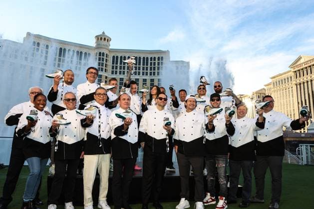 Formula 1 2024: F1 Las Vegas Grand Prix - Bellagio Fountain Club NOV 22 November 22, 2024: Over a dozen legendary culinary talents gather for a photo while holding a Shoey during the Bellagio Fountain Club open house during the F1 Las Vegas Grand Prix Fan Experience in Las Vegas, NV. Christopher Trim CSM. (Credit Image: Â Christopher Trim Cal Media) Las Vegas Nevada United States of America EDITORIAL USE ONLY Copyright: xx ZUMA-20241122_zma_c04_109.jpg ChristopherxTrimx csmphotothree323313