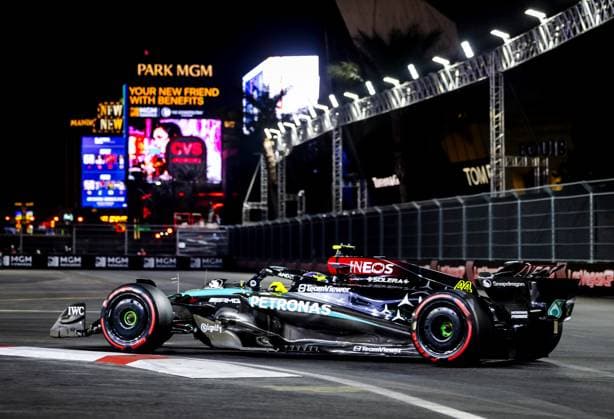 LAS VEGAS - Lewis Hamilton (Mercedes) during 3rd free practice for the Las Vegas Grand Prix. ANP SEM VAN DER WAL xVIxANPxSportx xxANPxIVx 514049274 originalFilename: 514049274.jpg