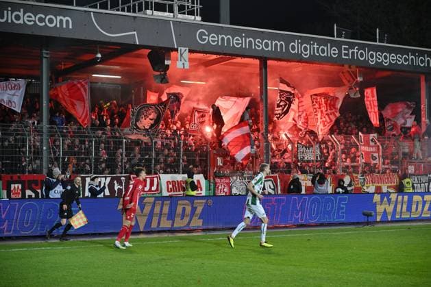 Bengalos in Colognes visiting fan block 22 11 2024, Football 2 Bundesliga, Matchday 13, Season 2024 2025 Preußen Münster 1 FC Köln 0 1 Muenster Preussenstadion Nordrhein Westfalen Germany Team2