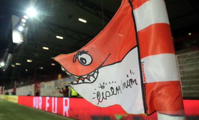 Eckfahne Uniondesign Feature Symbolbild Sport Fußball Fußball Frauen Damen DFB Pokal Achtelfinale Saison 2024 2025 22 11 2024 1 FC Union Berlin vs SG Eintracht Frankfurt SGE DFL regulations prohibit any use of photographs as image sequences and or quasi video