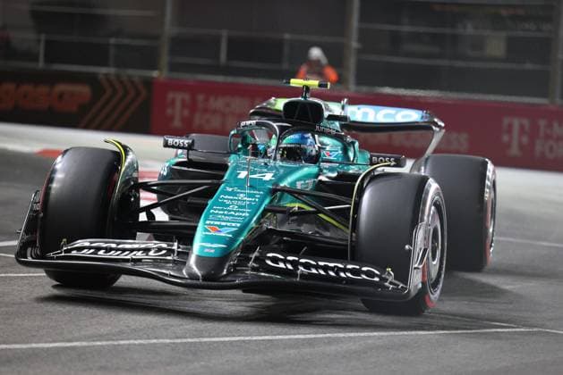 LAS VEGAS, NV - NOVEMBER 22: Fernando Alonso in action during qualifying for the F1 Heineken Silver Las Vegas Grand Prix on Friday, Nov. 22, 2024, at the Las Vegas Street Circuit in Las Vegas, Nevada. (Photo by Marc Sanchez Icon Sportswire) AUTO: NOV 22 F1 Heineken Silver Las Vegas Grand Prix EDITORIAL USE ONLY Icon14424112234541