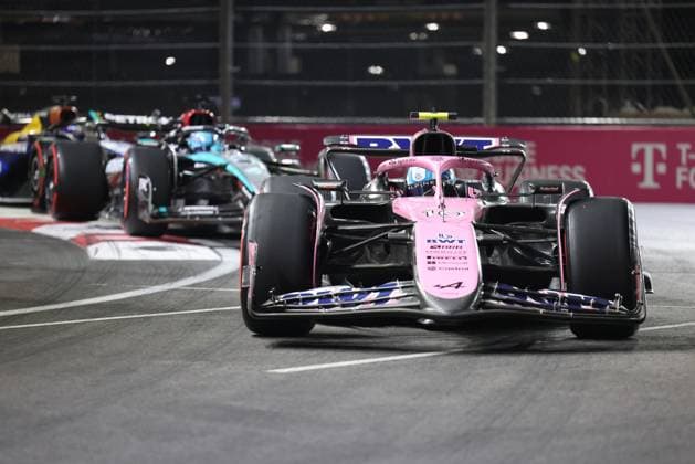 LAS VEGAS, NV - NOVEMBER 22: Pierre Gasly (10) BWT Alpine F1 Team in action during qualifying for the F1 Heineken Silver Las Vegas Grand Prix on Friday, Nov. 22, 2024, at the Las Vegas Street Circuit in Las Vegas, Nevada. (Photo by Marc Sanchez Icon Sportswire) AUTO: NOV 22 F1 Heineken Silver Las Vegas Grand Prix EDITORIAL USE ONLY Icon14424112235911