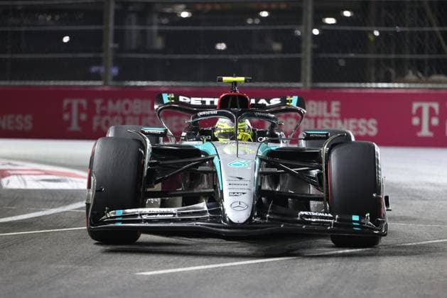 LAS VEGAS, NV - NOVEMBER 22: Lewis Hamilton (44) Mercedes-AMG PETRONAS F1 Team in action during qualifying for the F1 Heineken Silver Las Vegas Grand Prix on Friday, Nov. 22, 2024, at the Las Vegas Street Circuit in Las Vegas, Nevada. (Photo by Marc Sanchez Icon Sportswire) AUTO: NOV 22 F1 Heineken Silver Las Vegas Grand Prix EDITORIAL USE ONLY Icon14424112235721