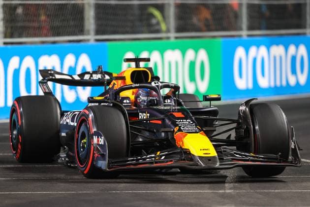 November 22, 2024: Oracle Red Bull Racing driver Max Verstappen (1) on the track during qualifying at the F1 Las Vegas Grand Prix in Las Vegas, NV. CSM. Las Vegas United States of America - ZUMAc04_ 20241122_zma_c04_330 Copyright: xChristopherxTrimx