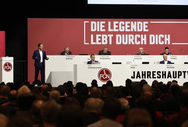 23 11 2024 Soccer Season 2024 2025 2 Soccer Bundesliga General Meeting Annual General Meeting JHV 2024 Sportfoto Zink DaMa xdaxmax Stefan Heim Chief Financial Officer for Accounting Controlling and Financial Accounting 1 FC Nürnberg FCN speaks to members numerous members in the Frankenhalle exhibition hall of Messe Nürnberg