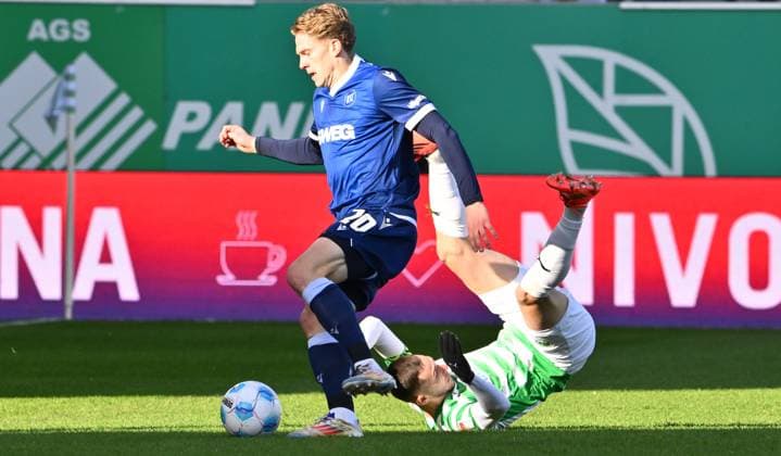 23 11 2024 Soccer Season 2024 2025 2 Soccer Bundesliga 13 Matchday SpVgg Greuther Fürth Kleeblatt Karlsruher SC KSC Karlsruhe Sportfoto Zink xwoxzix DFL regulations prohibit any use of photographs as image sequences and or quasi video only for editorial use David Herold 20, Karlsruher SC KSC Branimir Hrgota 10, SpVgg Greuther Fürth