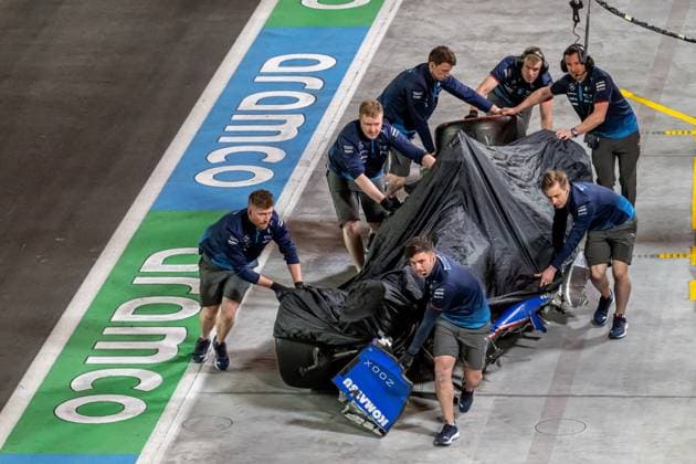 LAS VEGAS, UNITED STATES: Franco Colapinto, racing for the Williams Racing team during the 2024 Formula 1 Las Vegas Grand Prix at the Las Vegas Street Circuit in Las Vegas, United States