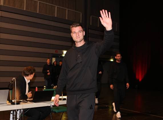 23 11 2024 Football season 2024 2025 2 Football Bundesliga General Meeting Annual General Meeting JHV 2024 Sports photo Zink DaMa xdaxmax Robin Knoche 31, 1 FC Nürnberg FCN and team Team enter the hall during the JHV