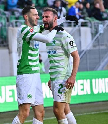 23 11 2024 Soccer Season 2024 2025 2 Soccer Bundesliga 13 Matchday SpVgg Greuther Fürth Kleeblatt Karlsruher SC KSC Karlsruhe Sportfoto Zink xwoxzix DFL regulations prohibit any use of photographs as image sequences and or quasi video only for editorial use Torjubel Jubel nach Treffer Torschuß zum 1 0 durch Branimir Hrgota 10, SpVgg Greuther Fürth Branimir Hrgota 10, SpVgg Greuther Fürth Simon Asta 2, SpVgg Greuther Fürth