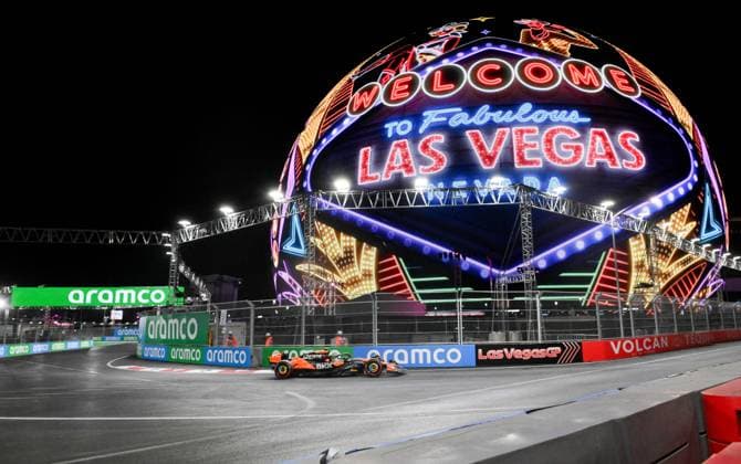 November 23, 2024, Las Vegas, Nevada, USA: Moments from the track with the stunning sphere during the Formula One Qualifying of the Las Vegas Grand Prix. Las Vegas USA - ZUMAo117 20241123_zsp_o117_037 Copyright: xMikaelxOnax