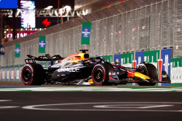 LAS VEGAS, NV - NOVEMBER 22: Max Verstappen (1) of the Netherlands, Oracle Red Bull Racing, Honda RBPT drives into turn 1 during qualifying for the Formula 1 Heineken Silver Las Vegas Grand Prix on the Las Vegas Strip Circuit on November 22, 2024 in Las Vegas, Nevada. (Photo by Jeff Speer Icon Sportswire) AUTO: NOV 22 F1 Heineken Silver Las Vegas Grand Prix EDITORIAL USE ONLY Icon2411221551