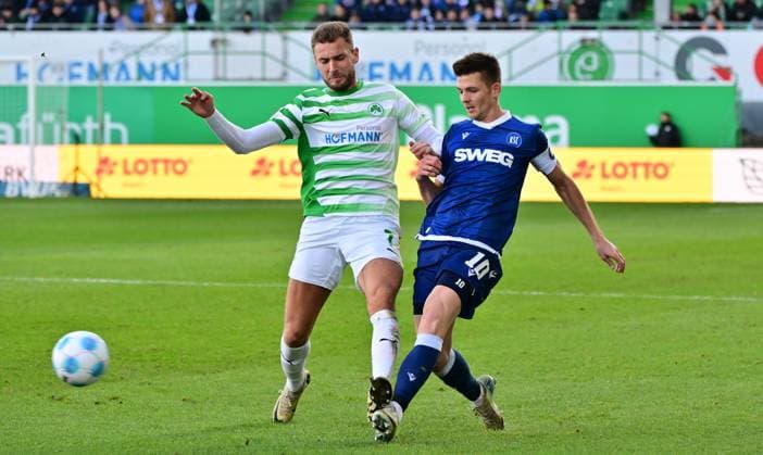 23 11 2024 Soccer Season 2024 2025 2 Soccer Bundesliga 13 Matchday SpVgg Greuther Fürth Kleeblatt Karlsruher SC KSC Karlsruhe Sportfoto Zink MeZi xmexzix DFL regulations prohibit any use of photographs as image sequences and or quasi video only for editorial use Dennis Srbeny 7, SpVgg Greuther Fürth Marvin Wanitzek 10, Karlsruher SC KSC, rechts