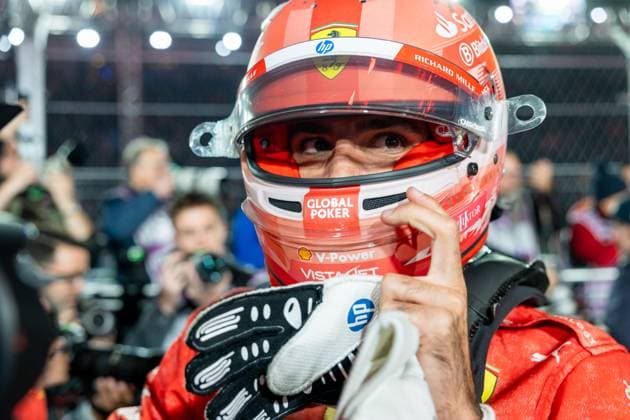 22nd November 2024; Las Vegas, Nevada, USA. F1 Las Vegas Grand Prix; Qualifying Day; Carlos Sainz (55) of Spain and team Scuderia Ferrari comes in P2 during qualifying  ActionPlus12718397 BobxKupbens