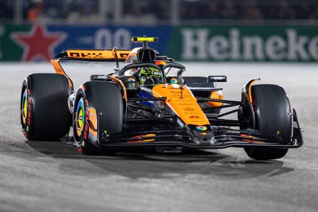 22nd November 2024; Las Vegas, Nevada, USA. F1 Las Vegas Grand Prix; Qualifying Day; Lando Norris (4) of United Kingdom and team McLaren F1 Team during qualifying  ActionPlus12718305 BobxKupbens