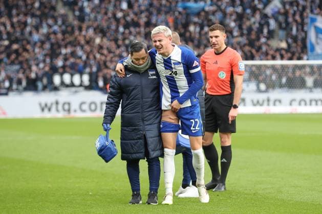 23 11 2024, xtgx, Fußball 2 Bundesliga, Hertha BSC Berlin SSV Ulm 1846 emspor, v l Marten Winkler Hertha, 22 verletzt, Verletzung, injury, injured DFL DFB REGULATIONS PROHIBIT ANY USE OF PHOTOGRAPHS as IMAGE SEQUENCES and or QUASI VIDEO Berlin