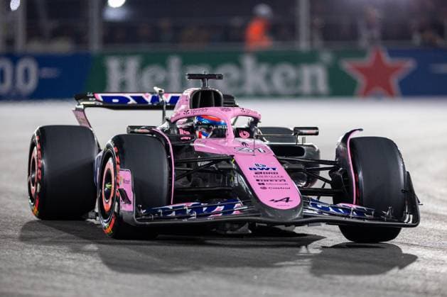 22nd November 2024; Las Vegas, Nevada, USA. F1 Las Vegas Grand Prix; Qualifying Day; Esteban Ocon (31) of France and team BTW Alpine F1 Team during qualifying  ActionPlus12718310 BobxKupbens