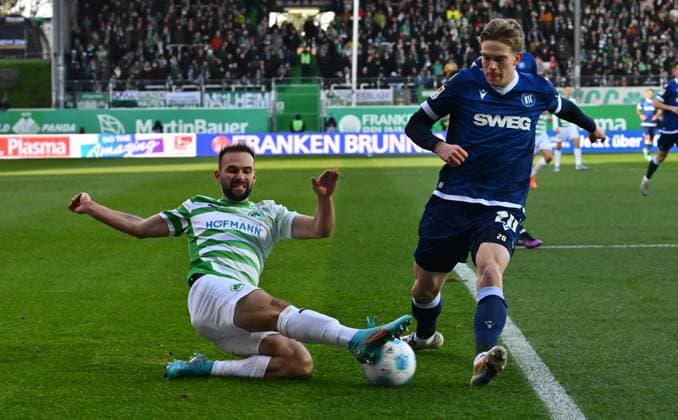 23 11 2024 Soccer Season 2024 2025 2 Soccer Bundesliga 13 Matchday SpVgg Greuther Fürth Kleeblatt Karlsruher SC KSC Karlsruhe Sportfoto Zink xwoxzix DFL regulations prohibit any use of photographs as image sequences and or quasi video only for editorial use Simon Asta 2, SpVgg Greuther Fürth David Herold 20, Karlsruher SC KSC