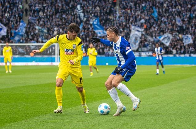 Soccer, Men, Season 2024 2025, 2 Bundesliga 13 Matchday , Hertha BSC SSV Ulm, v l Jonathan Meier SSV Ulm , Derry Scherhant Hertha BSC , 23 11 2024, Copyright: xSebastianxRäppold MatthiasxKochx