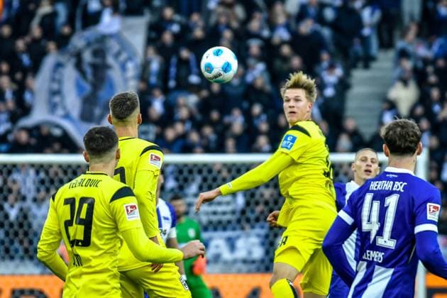 23 11 2024, xlakx, Fussball 2 Bundesliga, Hertha BSC Berlin SSV Ulm 1846 emspor, v l Luka Hyrylaeinen SSV Ulm 1846 38 ,Zweikampf, Duell, Kampf, tackle DFL DFB REGULATIONS PROHIBIT ANY USE OF PHOTOGRAPHS as IMAGE SEQUENCES and or QUASI VIDEO Daniel Lakomski Jan Huebner Berlin Daniel Lakomski