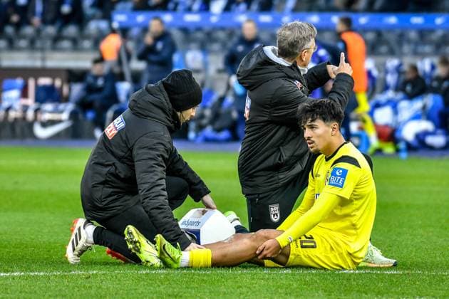 23 11 2024, xlakx, Soccer 2 Bundesliga, Hertha BSC Berlin SSV Ulm 1846 emspor, v l Laurin Ulrich SSV Ulm 1846 20 ,injured on the ground DFL DFB REGULATIONS PROHIBIT ANY USE OF PHOTOGRAPHS as IMAGE SEQUENCES and or QUASI VIDEO Daniel Lakomski Jan Huebner Berlin Daniel Lakomski
