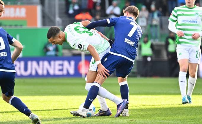 23 11 2024 Soccer Season 2024 2025 2 Soccer Bundesliga 13 Matchday SpVgg Greuther Fürth Kleeblatt Karlsruher SC KSC Karlsruhe Sportfoto Zink xwoxzix DFL regulations prohibit any use of photographs as image sequences and or quasi video only for editorial use Maximilian Solomon Dietz 33, SpVgg Greuther Fürth Dzenis Burnic 7, Karlsruher SC KSC