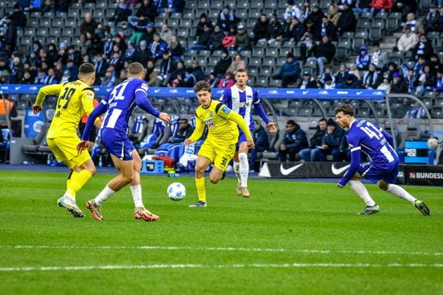 23 11 2024, xlakx, Soccer 2 Bundesliga, Hertha BSC Berlin SSV Ulm 1846 emspor, v l Marton Dardai Hertha BSC 31 ,Maurice Krattenmacher SSV Ulm 1846 30 ,Pascal Klemens Hertha BSC 41 ,Zweikampf, Duell, Kampf, tackle DFL DFB REGULATIONS PROHIBIT ANY USE OF PHOTOGRAPHS as IMAGE SEQUENCES and or QUASI VIDEO Daniel Lakomski Jan Huebner Berlin Daniel Lakomski