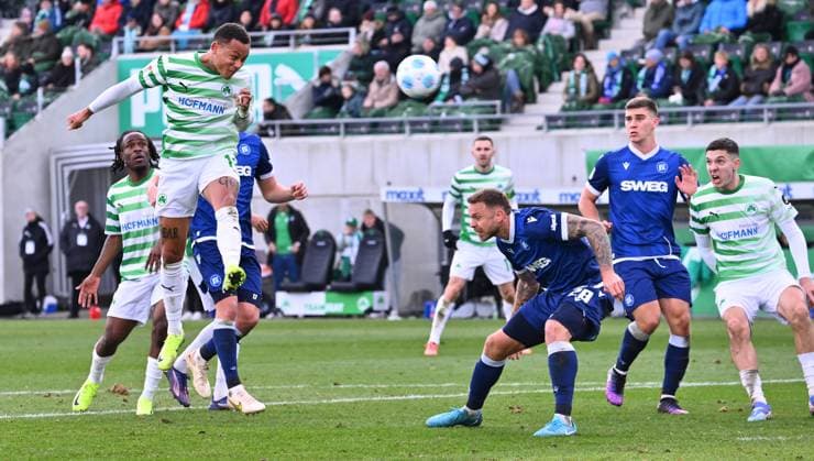 23 11 2024 Soccer Season 2024 2025 2 Soccer Bundesliga 13 Matchday SpVgg Greuther Fürth Kleeblatt Karlsruher SC KSC Karlsruhe Sportfoto Zink xwoxzix DFL regulations prohibit any use of photographs as image sequences and or quasi video only for editorial use Roberto Massimo 11, SpVgg Greuther Fürth Chance Torchance