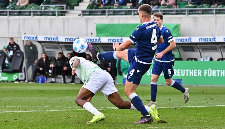23 11 2024 Soccer Season 2024 2025 2 Soccer Bundesliga 13 Matchday SpVgg Greuther Fürth Kleeblatt Karlsruher SC KSC Karlsruhe Sportfoto Zink xwoxzix DFL regulations prohibit any use of photographs as image sequences and or quasi video only for editorial use Noel Futkeu 9, SpVgg Greuther Fürth Marcel Beifus 4, Karlsruher SC KSC