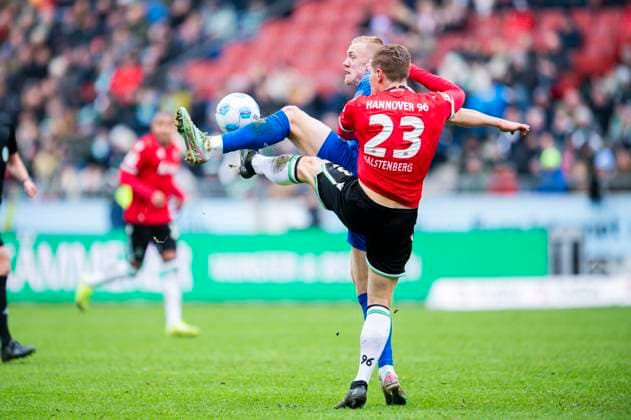 23 11 2024 Soccer, 2024 2025, 2 Bundesliga, Matchday 13, Hannover 96 SV Darmstadt 98 L R Isac Lidberg Darmstadt , Marcel Halstenberg Hannover DFL REGULATIONS PROHIBIT ANY USE OF PHOTOGRAPHS AS IMAGE SEQUENCES AND OR QUASI VIDEO Hannover Lower Saxony Germany Heinz von Heiden Arena