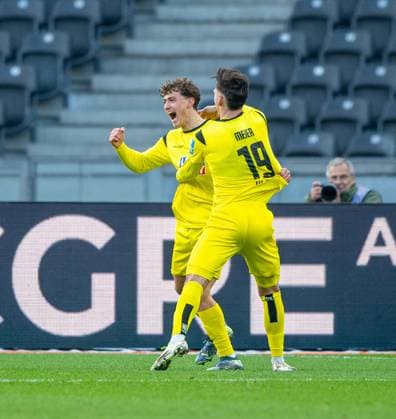 Soccer, Men, Season 2024 2025, 2 Bundesliga 13 Matchday , Hertha BSC SSV Ulm, f l Maurice Krattenmacher SSV Ulm , Jonathan Meier SSV Ulm , Cheering after goal to 2 2, 23 11 2024, Copyright: xSebastianxRäppold MatthiasxKochx