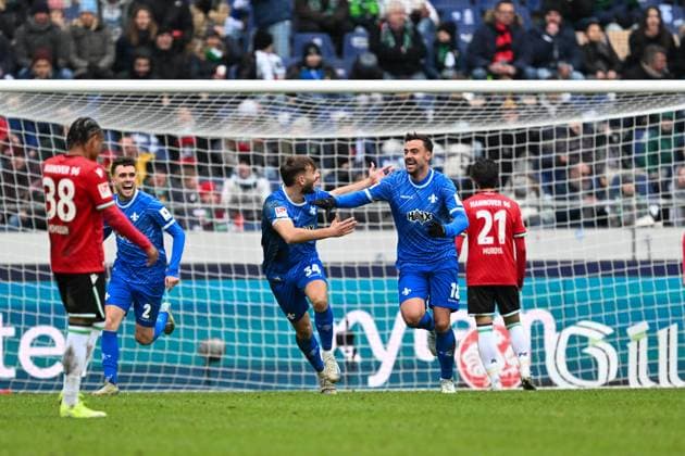 2 Bundesliga Hannover 06 SV Darmstadt 98 on 23 11 2024 at the HDI Arena in Hannover Cheering, goal celebration, goal scorer, goal scorer Philipp Förster Foerster Darmstadt cheers after his goal to 0 1 MT