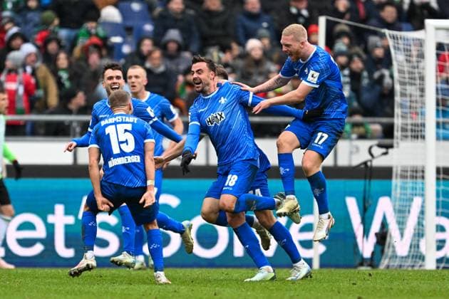 2 Bundesliga Hannover 06 SV Darmstadt 98 on 23 11 2024 at the HDI Arena in Hannover Cheering, goal celebration, goal scorer, goal scorer Philipp Förster Foerster Darmstadt cheers after his goal to 0 1 MT
