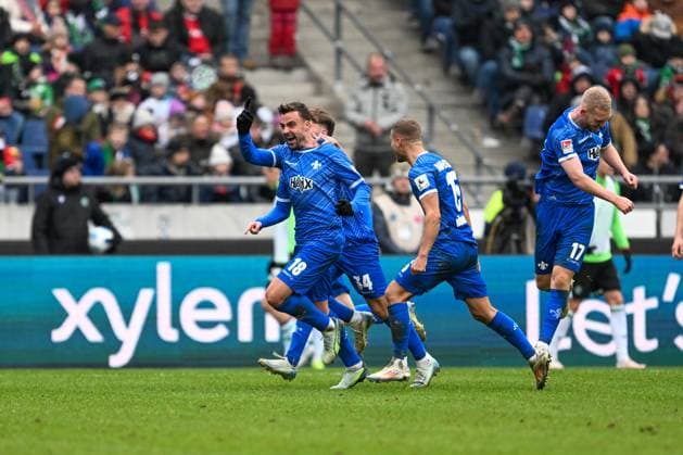 2 Bundesliga Hannover 06 SV Darmstadt 98 on 23 11 2024 at the HDI Arena in Hannover Cheering, goal celebration, goal scorer, goal scorer Philipp Förster Foerster Darmstadt cheers after his goal to 0 1 MT