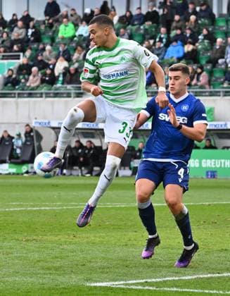 23 11 2024 Soccer Season 2024 2025 2 Soccer Bundesliga 13 Matchday SpVgg Greuther Fürth Kleeblatt Karlsruher SC KSC Karlsruhe Sportfoto Zink xwoxzix DFL regulations prohibit any use of photographs as image sequences and or quasi video only for editorial use Maximilian Solomon Dietz 33, SpVgg Greuther Fürth Marcel Beifus 4, Karlsruher SC KSC