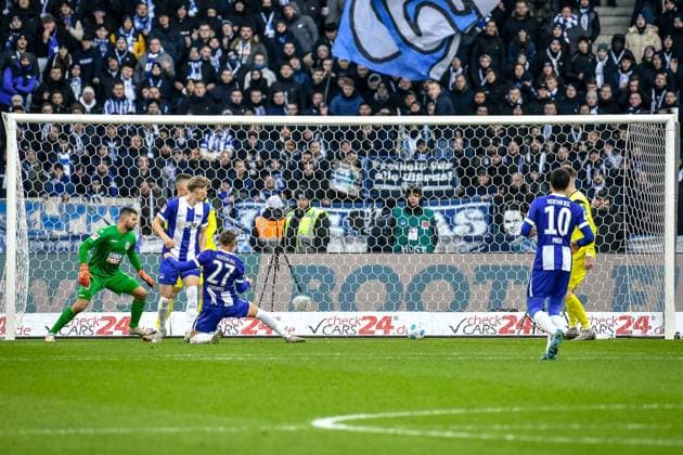23 11 2024, xlakx, Fußball 2 Bundesliga, Hertha BSC Berlin SSV Ulm 1846 emspor, v l Niclas Thiede SSV Ulm 1846 1 ,Luca Schuler Hertha BSC 18 ,Jubel nach dem 3 2 durch Michael Cuisance Hertha BSC 27 ,erziel Tor DFL DFB REGULATIONS PROHIBIT ANY USE OF PHOTOGRAPHS as IMAGE SEQUENCES and or QUASI VIDEO Daniel Lakomski Jan Huebner Berlin Daniel Lakomski